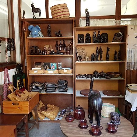 ホテル Karibuni Center ムベヤ エクステリア 写真