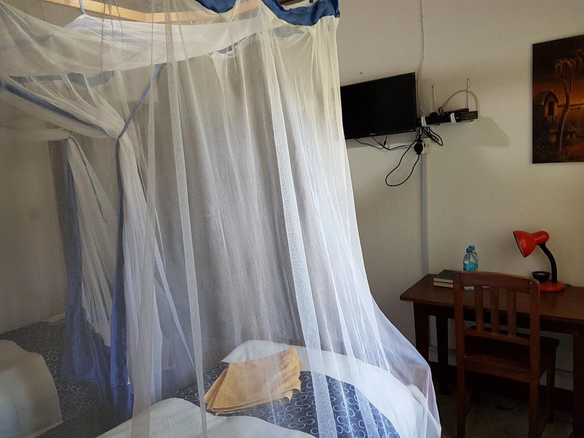 ホテル Karibuni Center ムベヤ エクステリア 写真