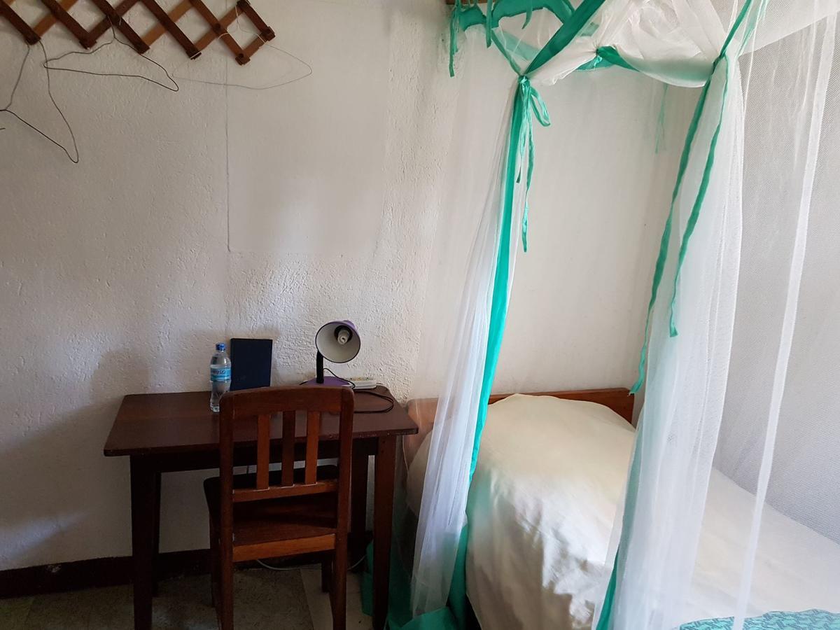 ホテル Karibuni Center ムベヤ エクステリア 写真